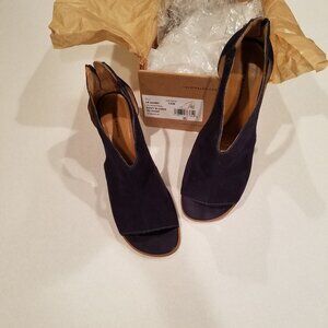 NIB Lucky Brand Saimy block heel - navy suede